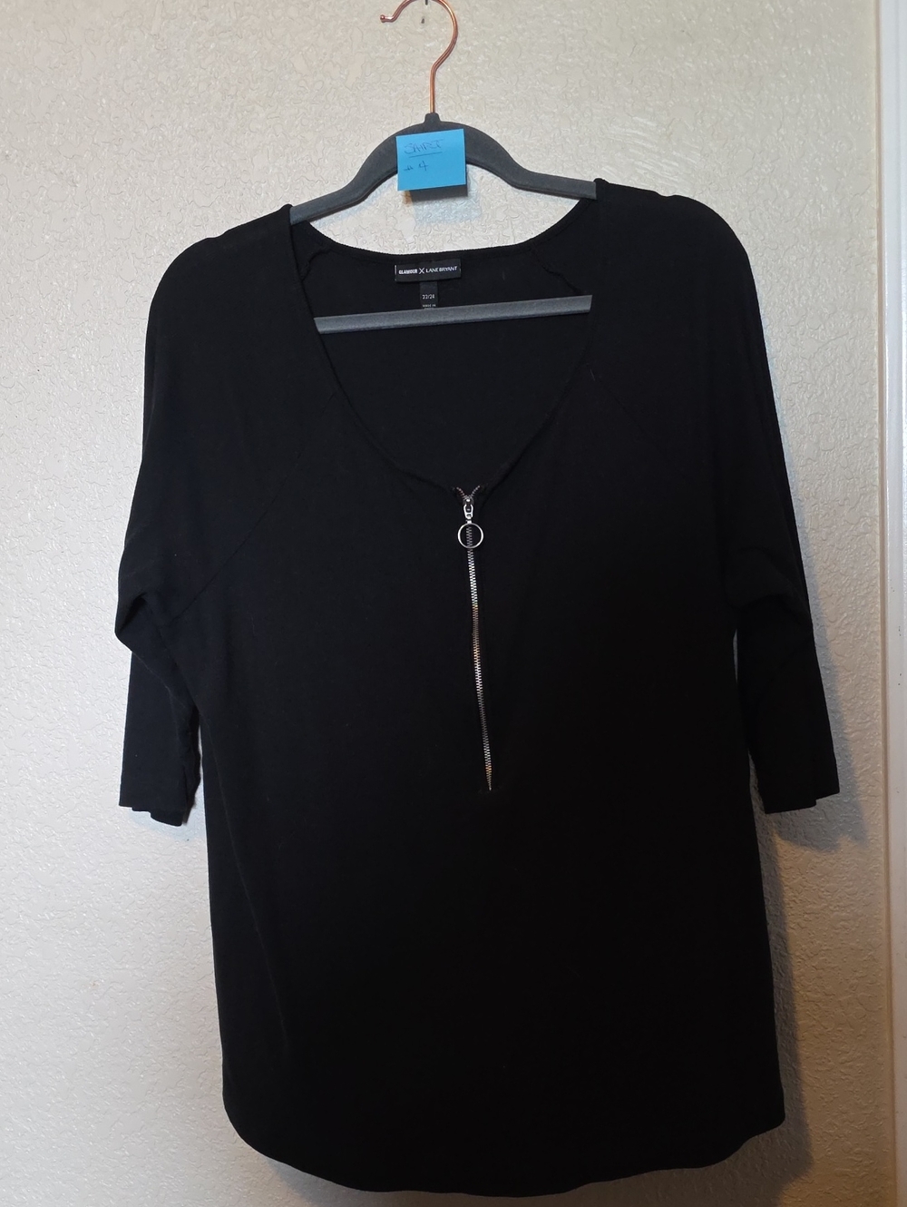 Kenneth Cole Black V-Neck Short Sleeve Top with Front Zip